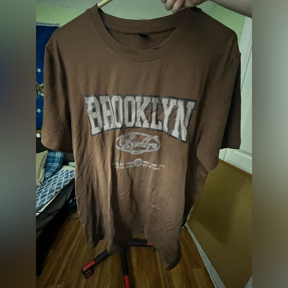 Brown Graphic Tee Shirt. Men’s Small.